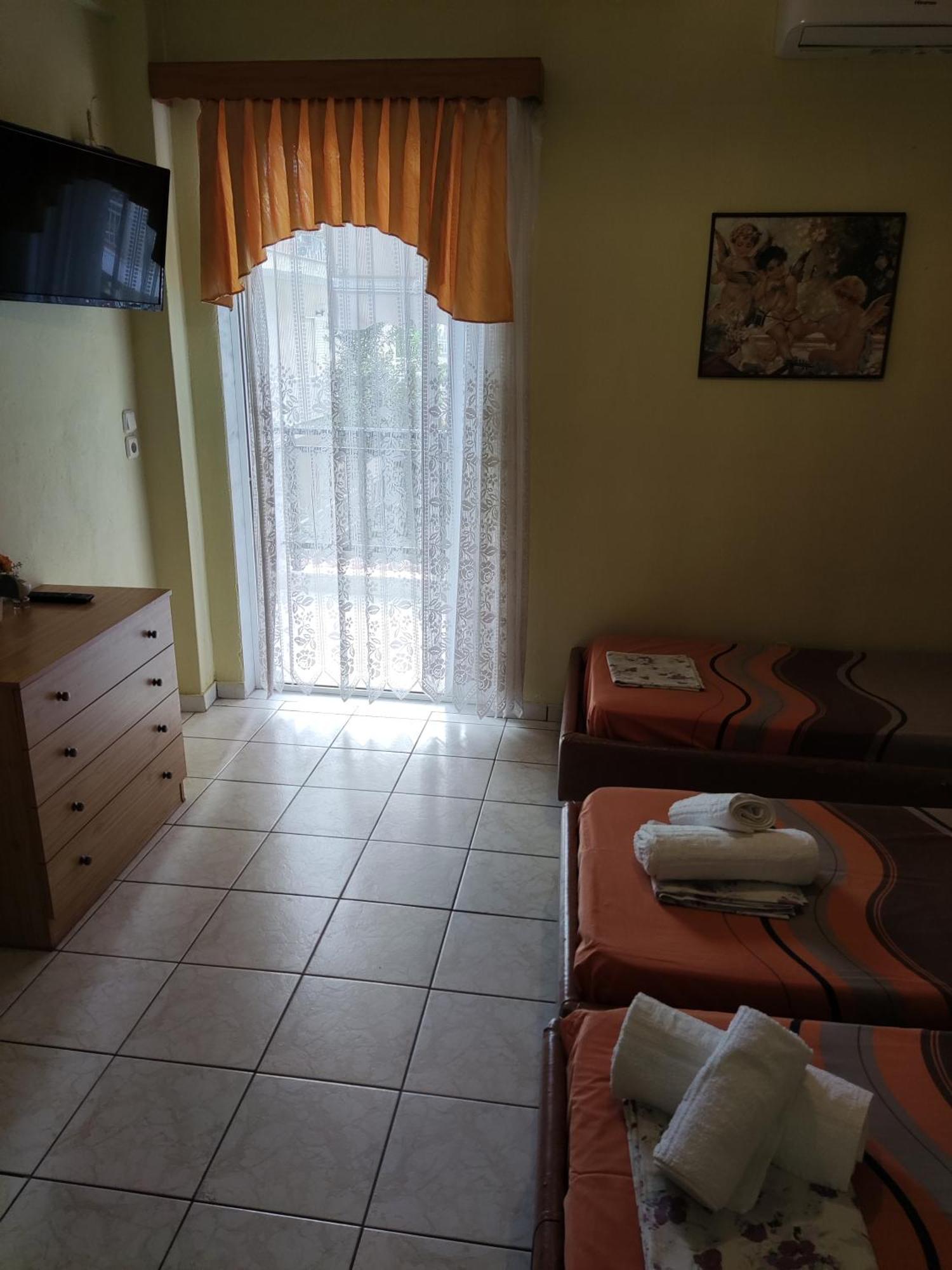 Elli Hostel *